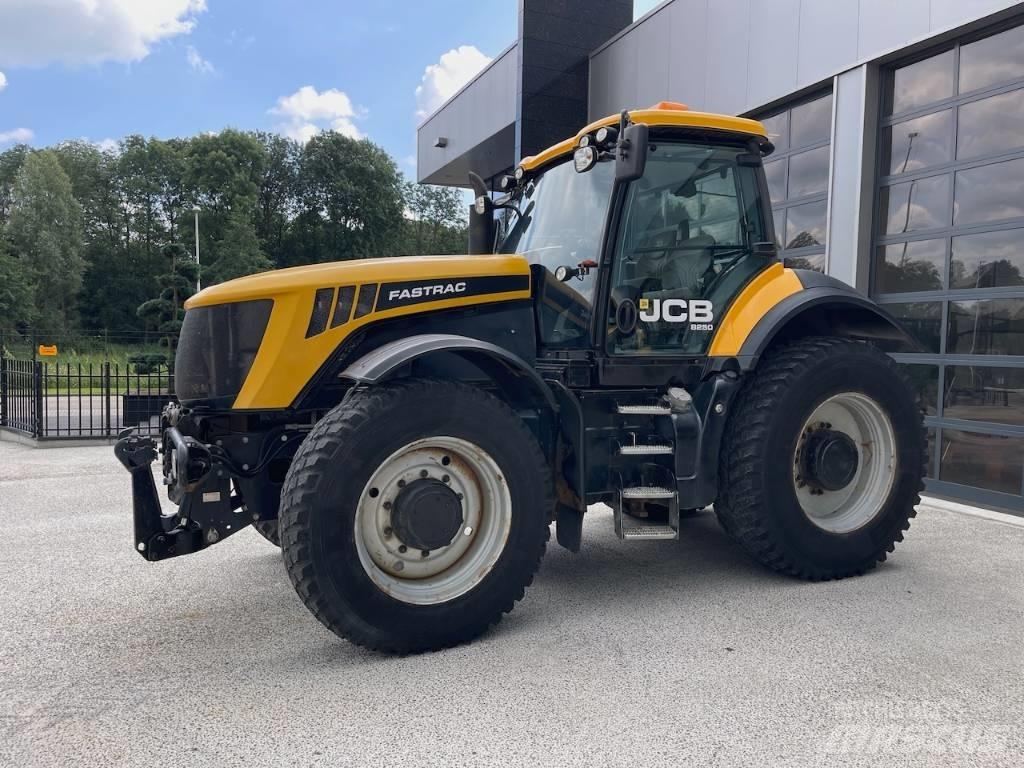 JCB Fastrac 8250 Traktoren