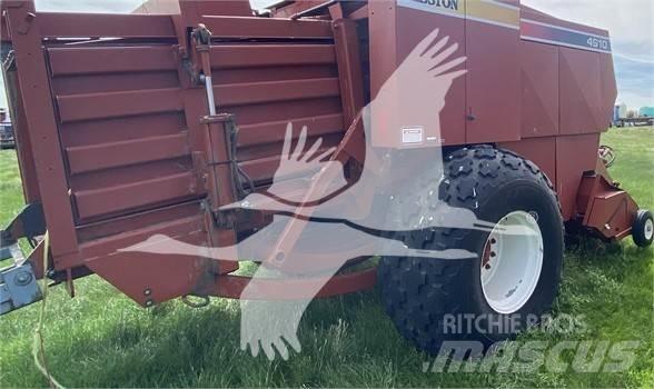 Hesston 4910 Quaderpressen