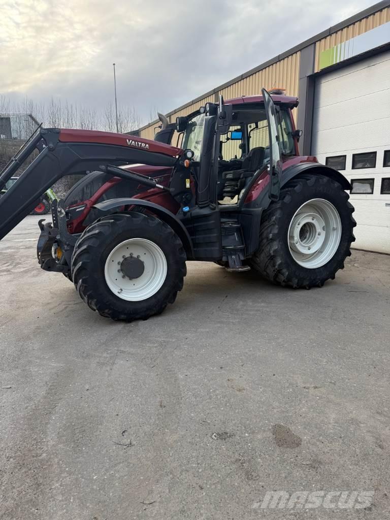 Valtra T234 Traktoren