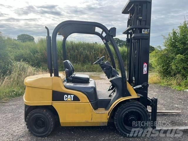 CAT DP 30 N Dieselstapler