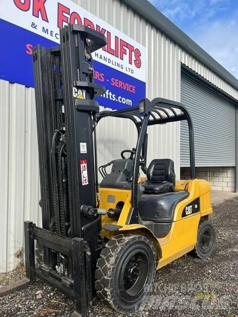 CAT DP 30 N Dieselstapler