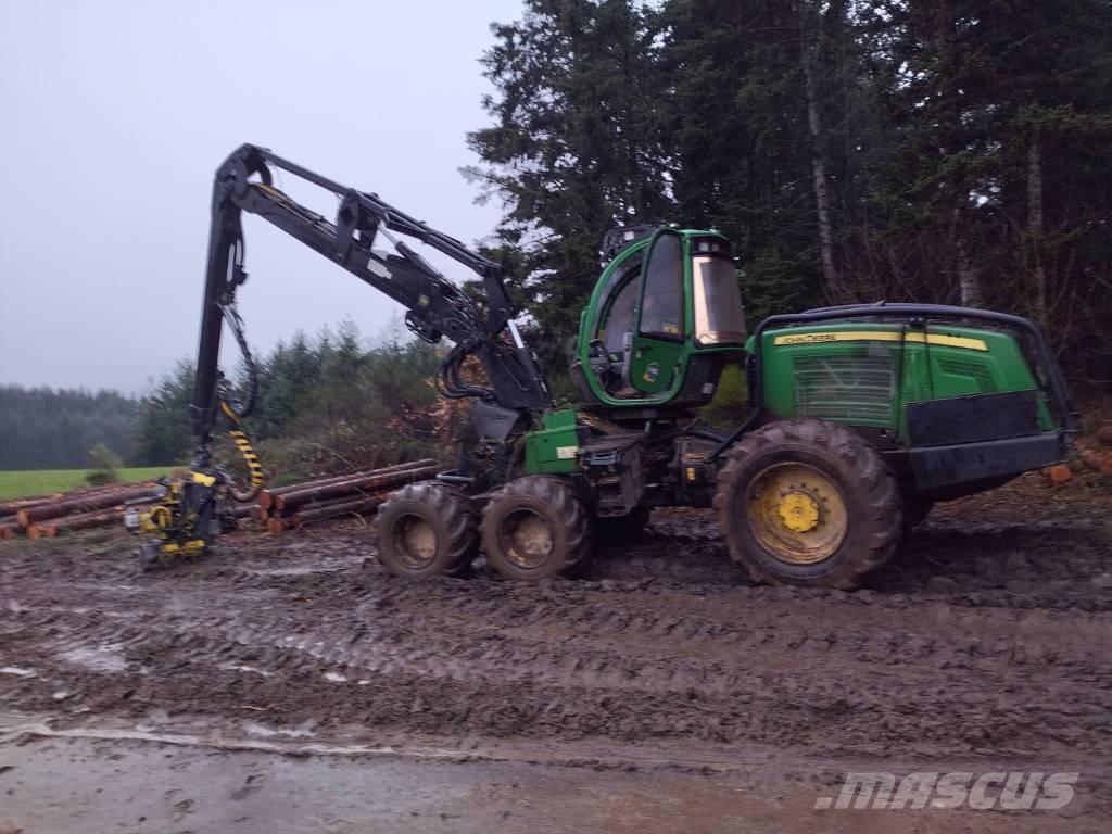 John Deere 1170 E Harvester