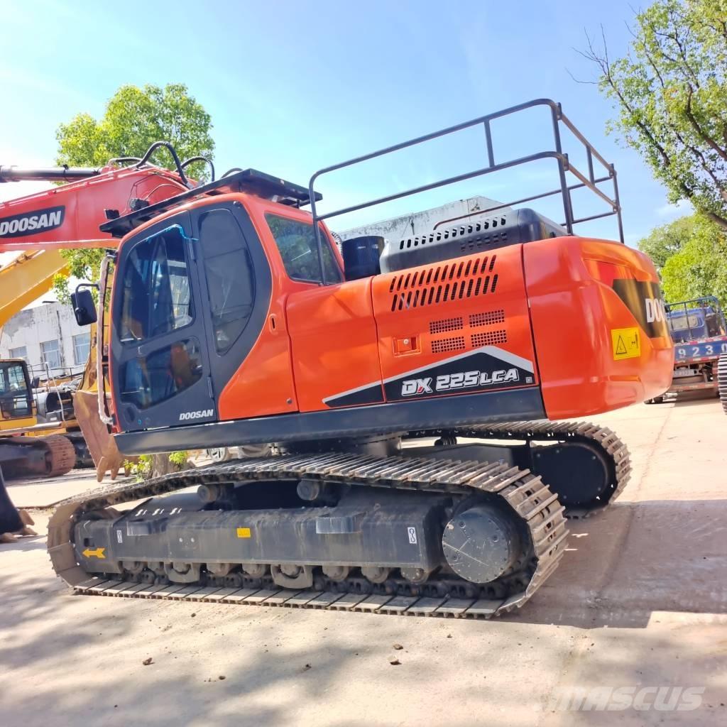 Doosan DX 225 LCA Raupenbagger