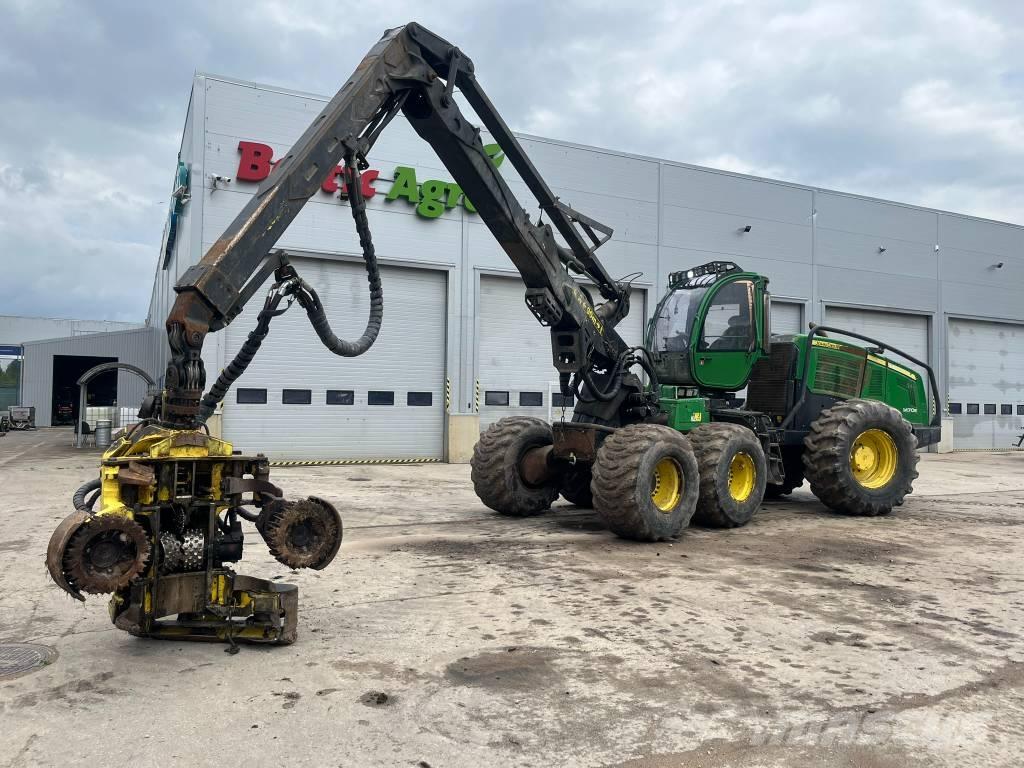 John Deere 1470 E Harvester