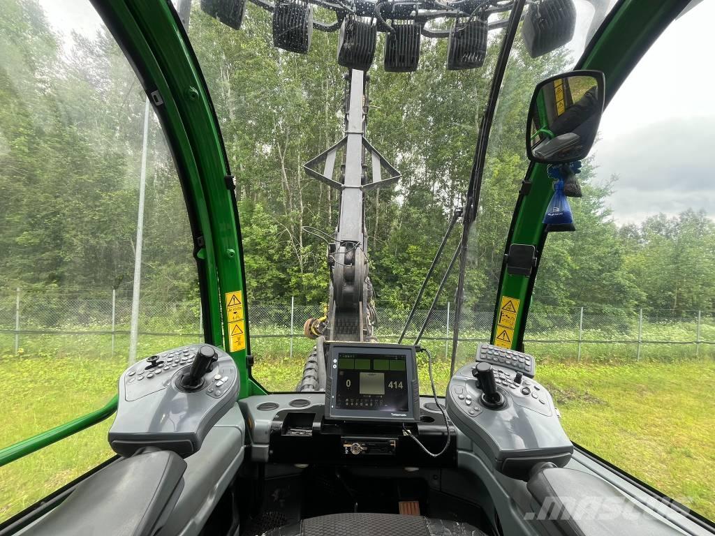 John Deere 1470 E Harvester