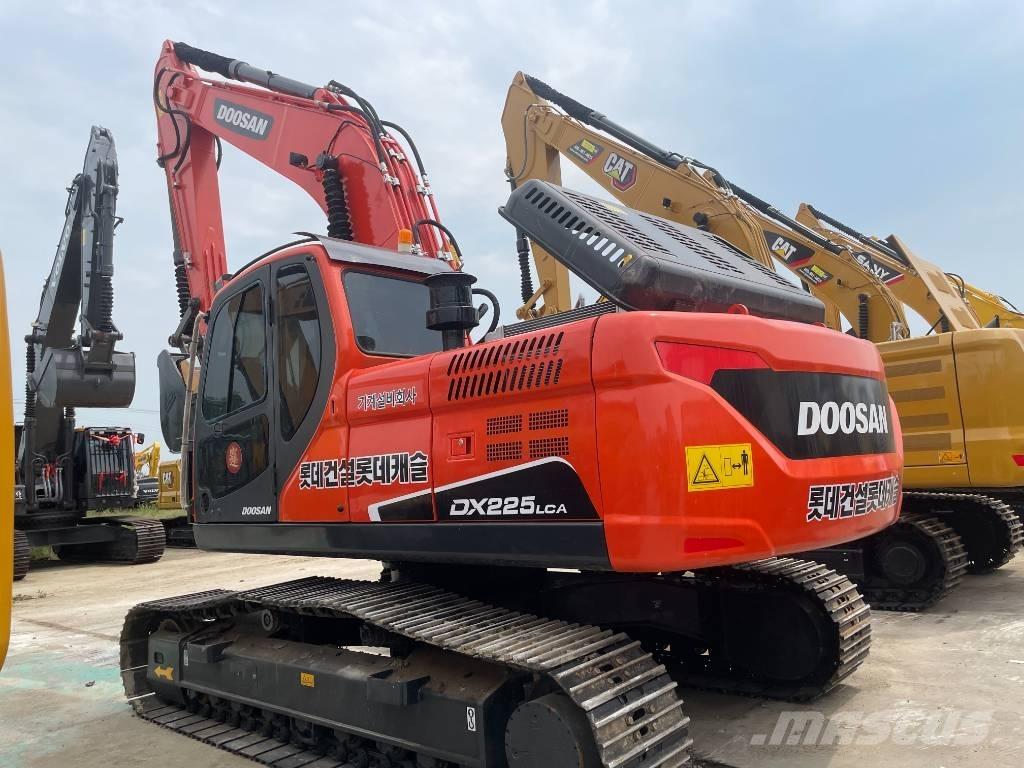 Doosan DX 225 LC Raupenbagger