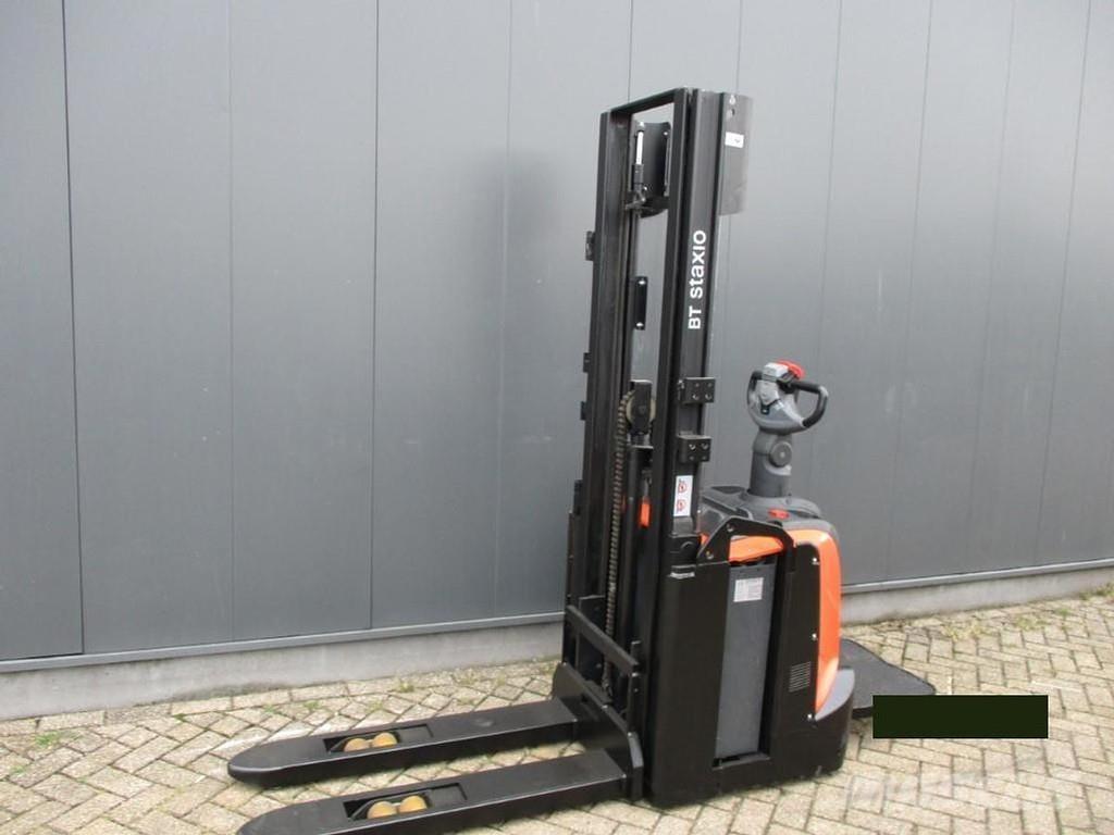 Toyota SPE120 Gabelstapler mit Fahrerstand