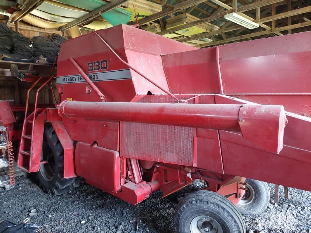 Massey Ferguson 330 Mähdrescher