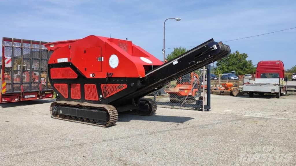 Red Rhino 7000 Mobile Brecher