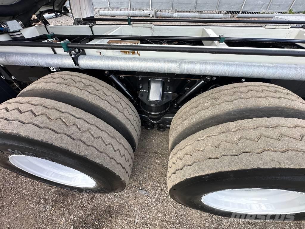 Kenworth T 400 Saug- und Druckwagen