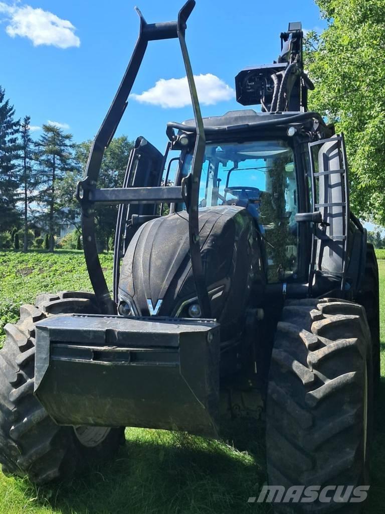 Valtra T 174 Harvester