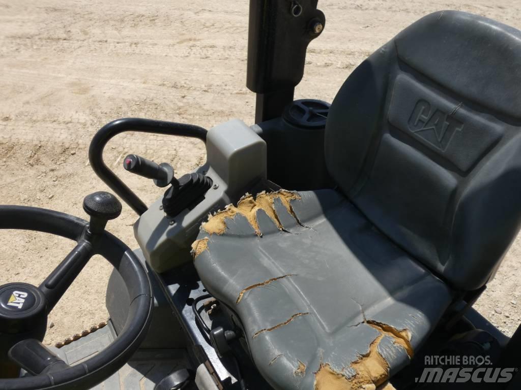 CAT CB 24 B Tandemwalzen