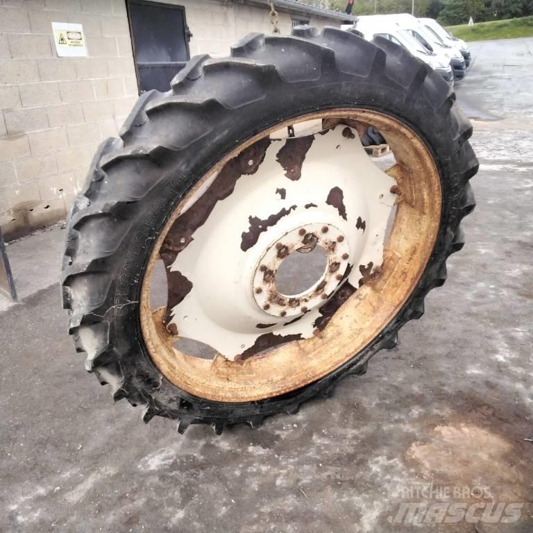 Taurus 9.5R44 Reifen