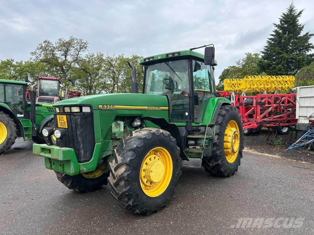 John Deere 8200 Traktoren