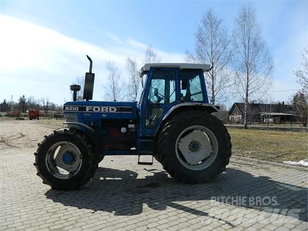 Ford 8210 Traktoren