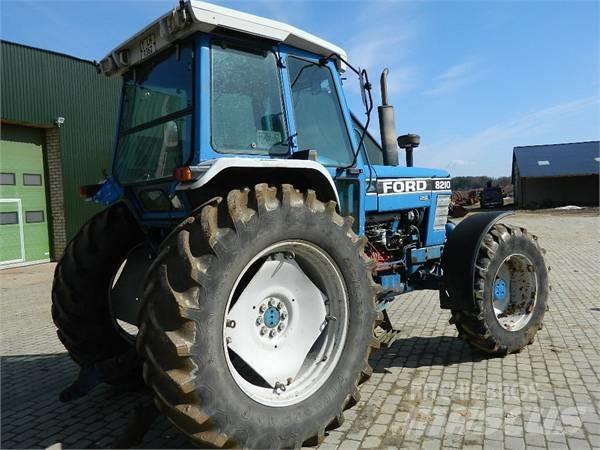 Ford 8210 Traktoren