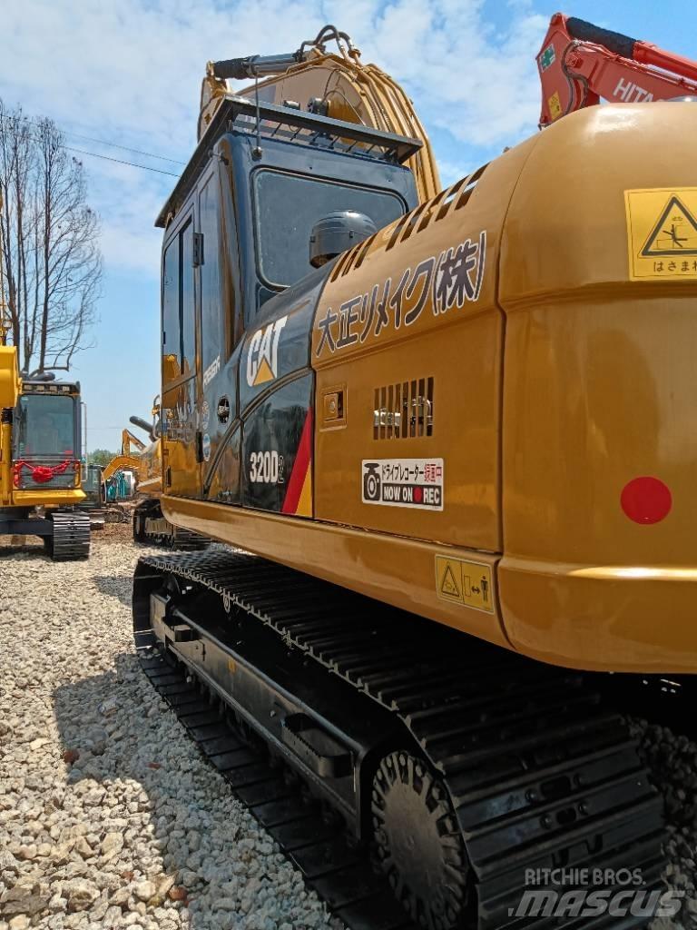 CAT 320D2 Midibagger  7t - 12t