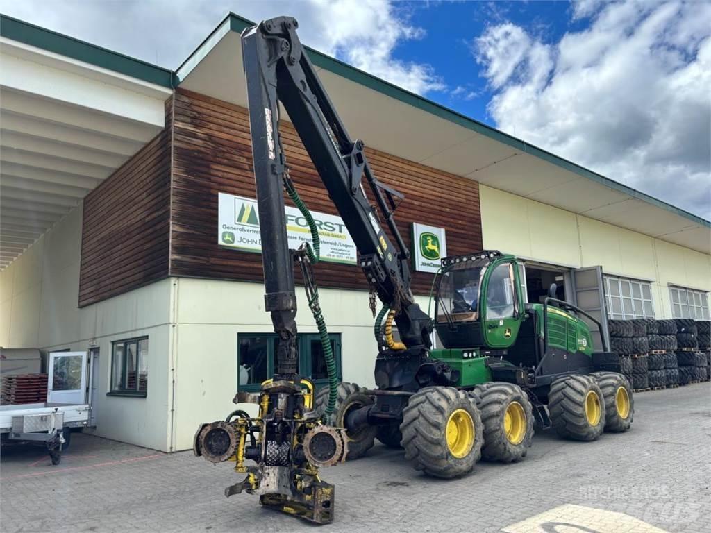 John Deere 1270 G Harvester