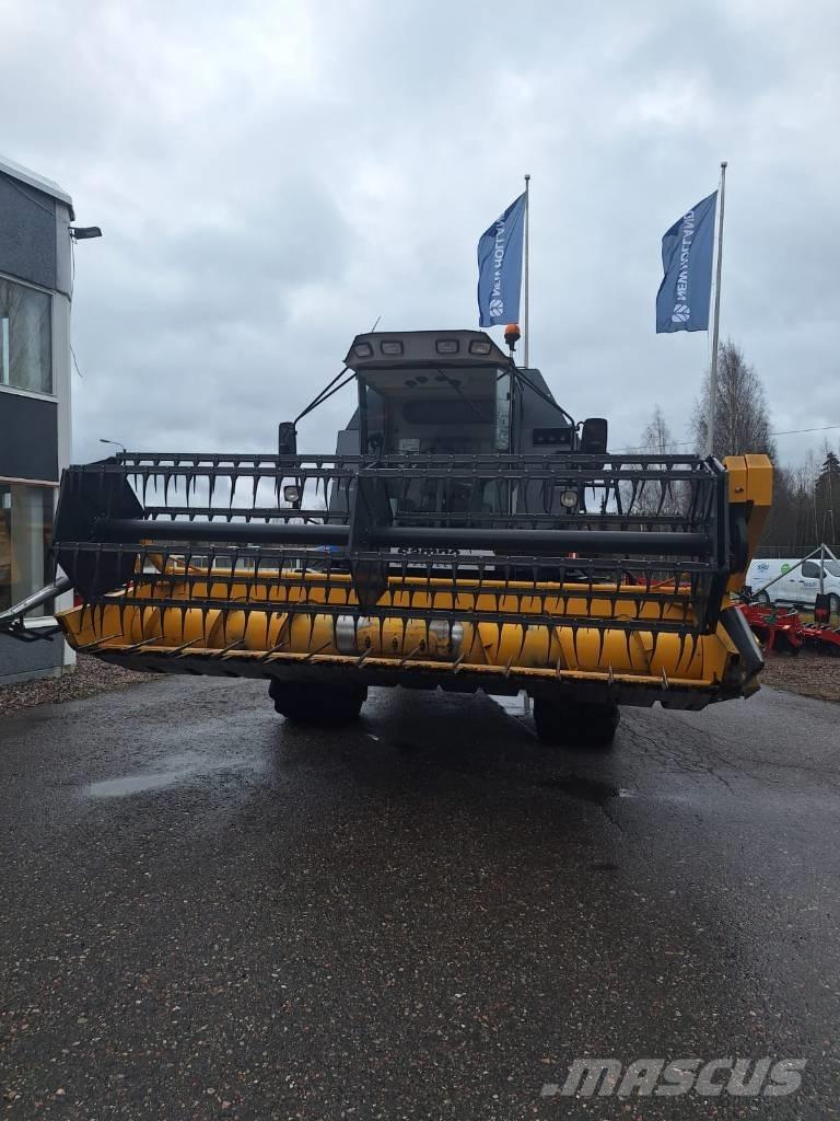 Sampo-Rosenlew 2065 Mähdrescher