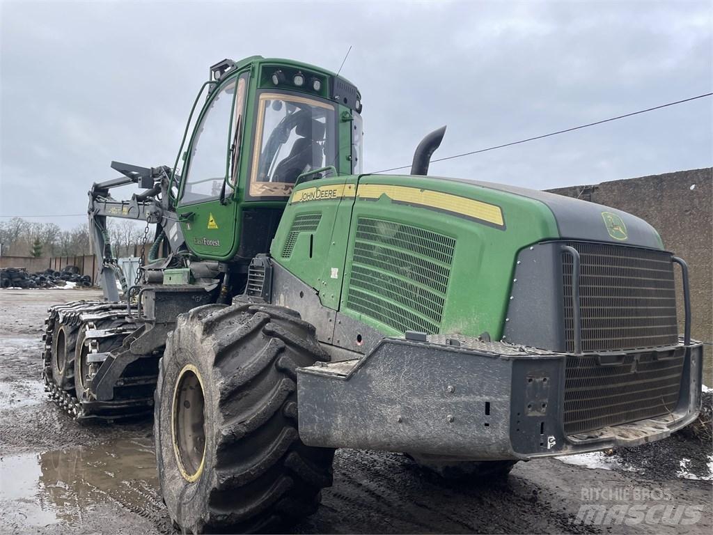 John Deere 1070G Harvester