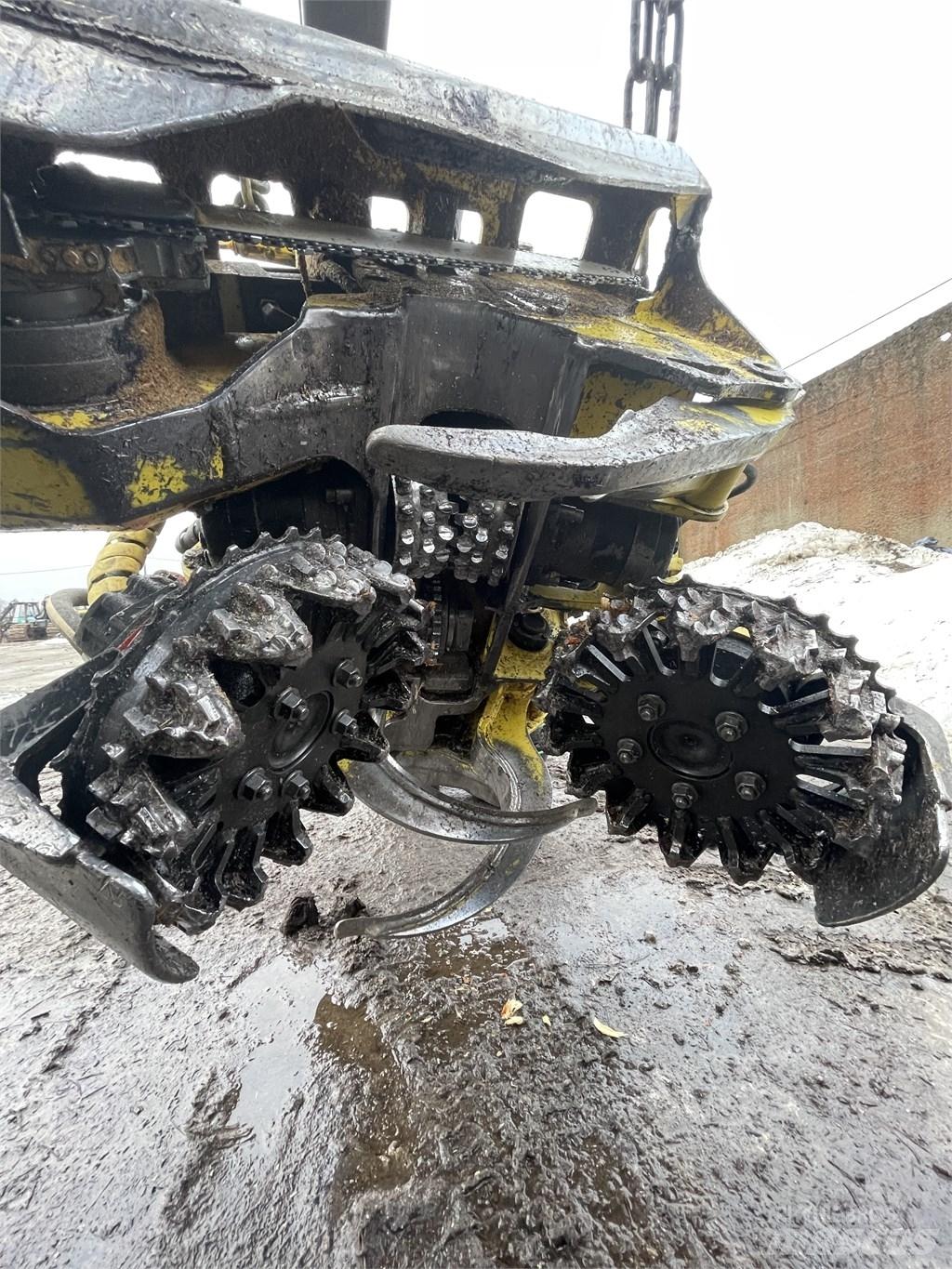 John Deere 1070G Harvester