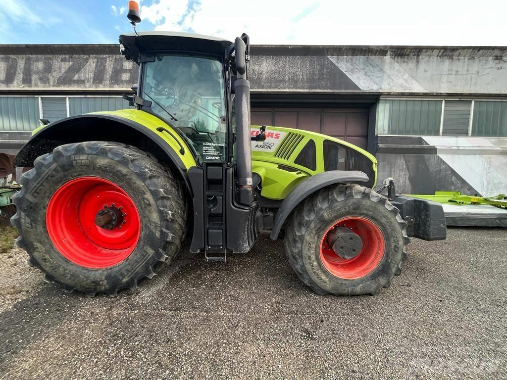 CLAAS Axion 810 Traktoren