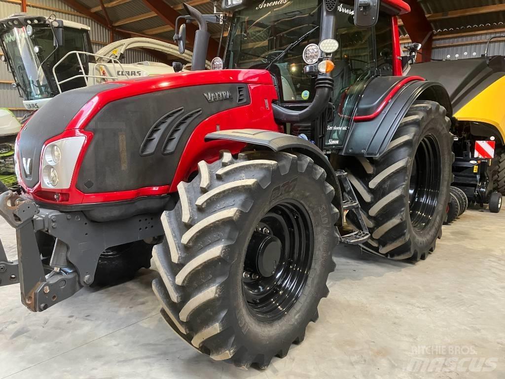 Valtra T 153 HT Traktoren