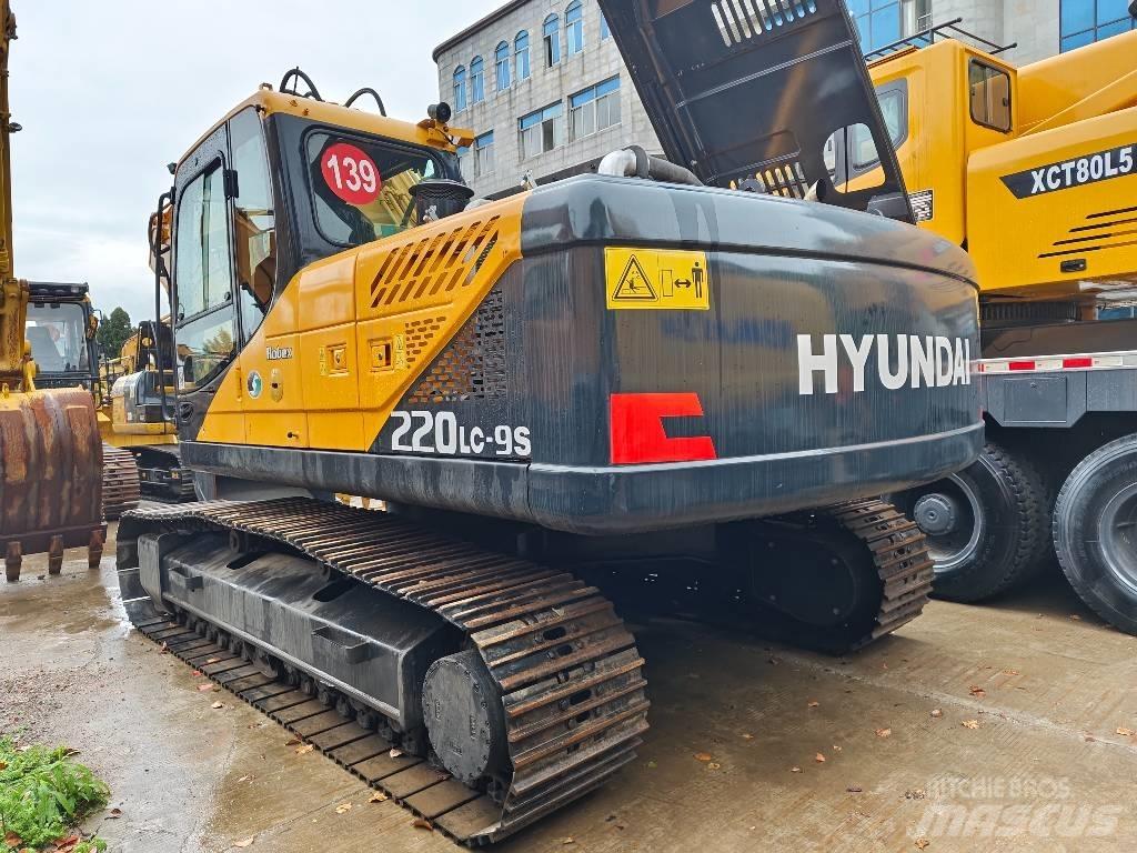 Hyundai R220LC-9S Raupenbagger