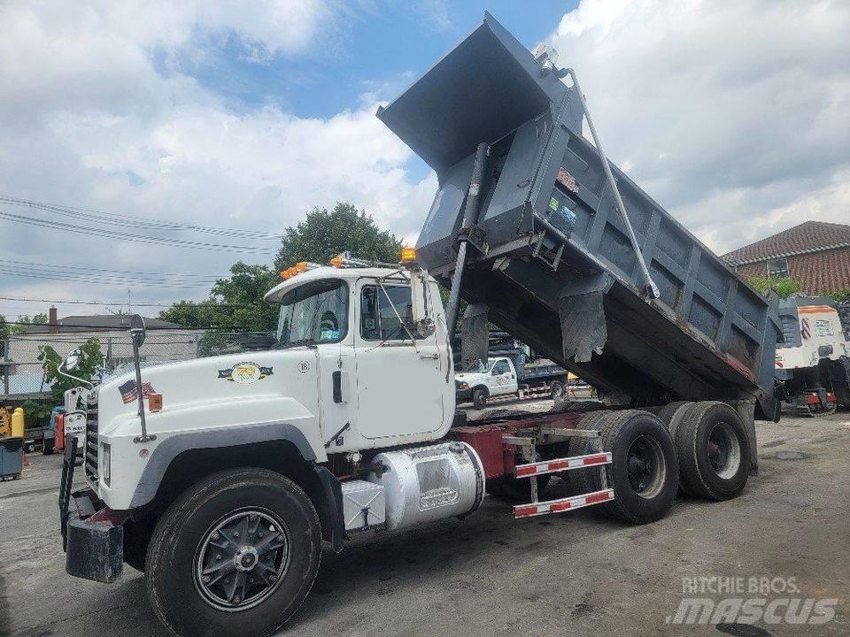 Mack RD 690 SX Kipper