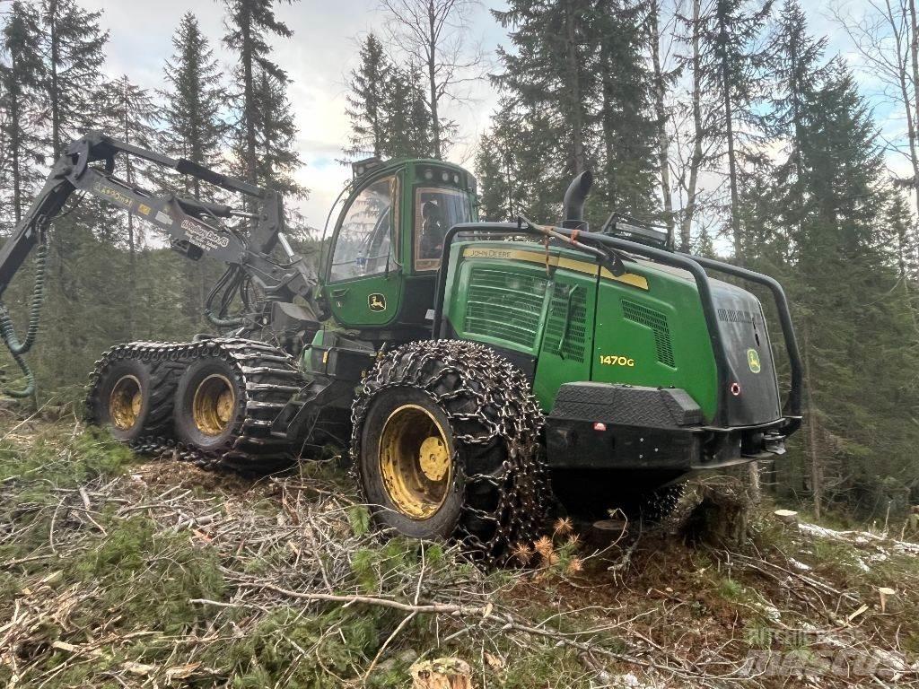 John Deere 1470 Harvester