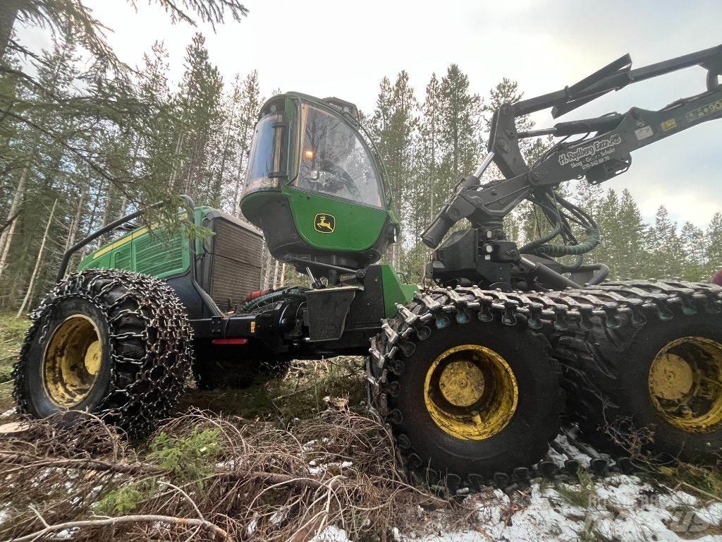 John Deere 1470 Harvester