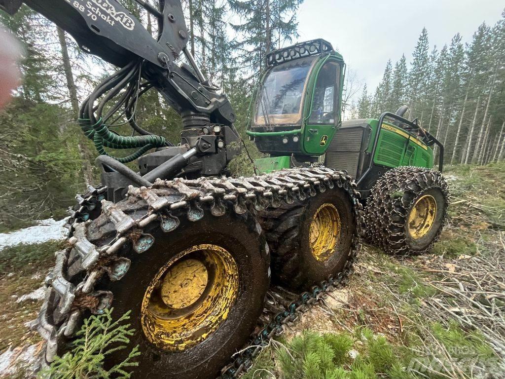 John Deere 1470 Harvester