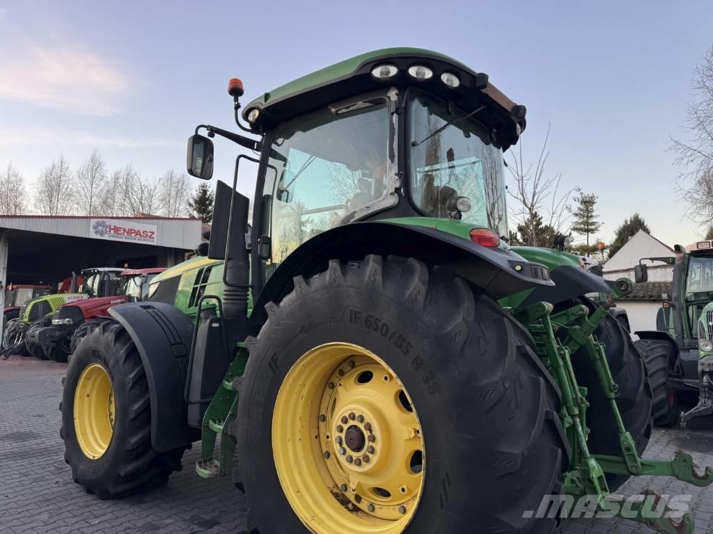 John Deere 7230R Traktoren