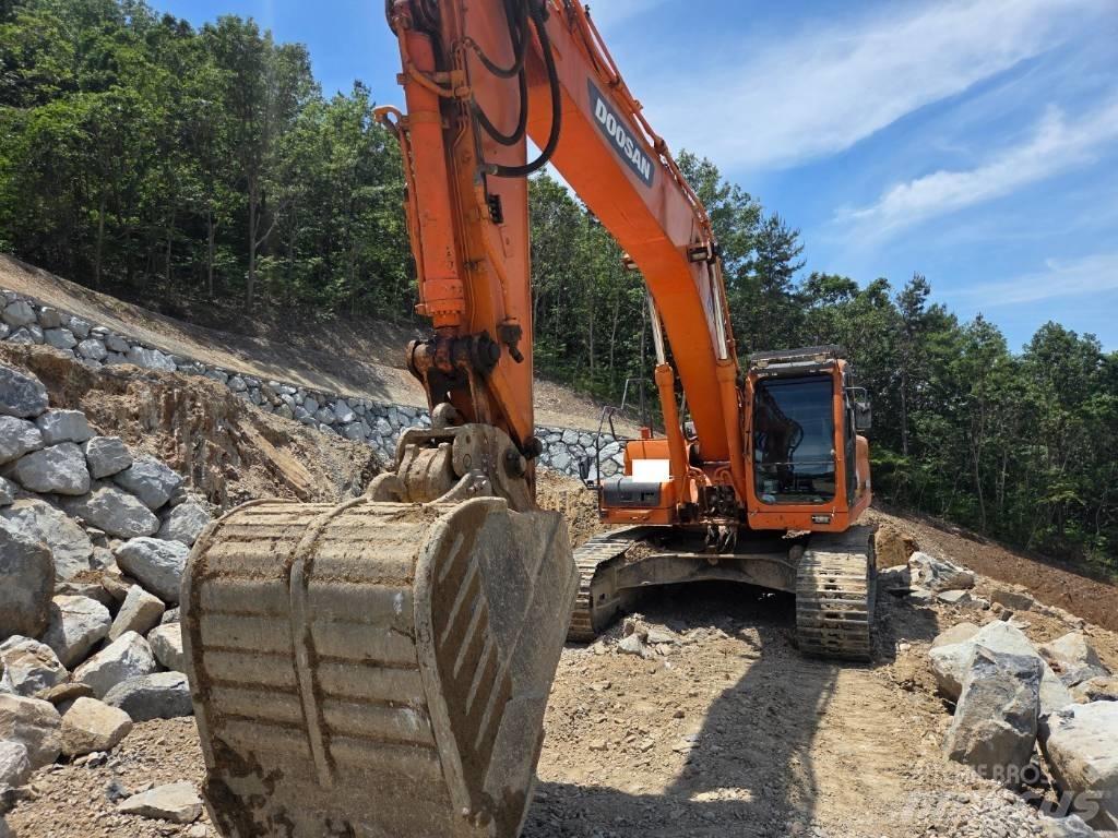 Doosan DX 300 LCA Raupenbagger