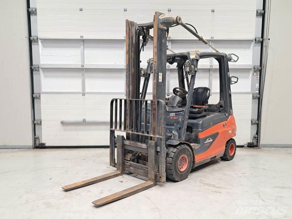 Linde E30-01 Elektrostapler
