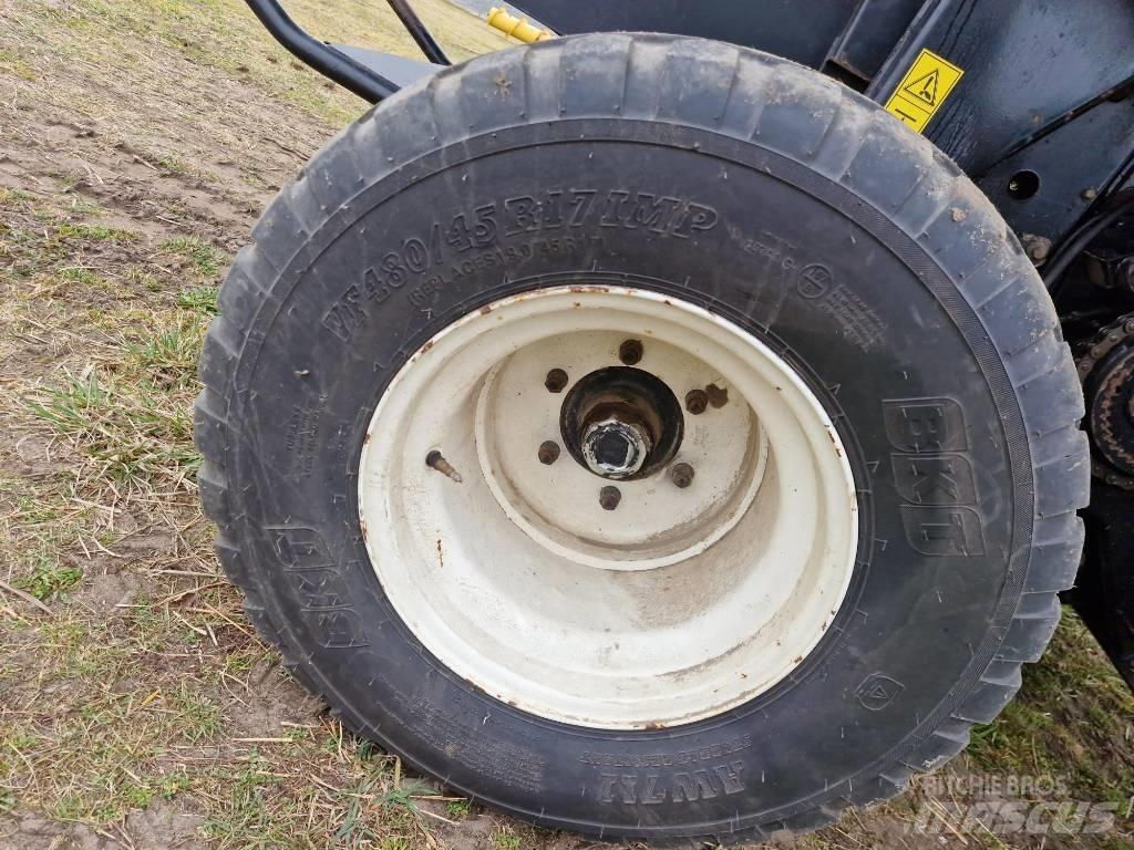 New Holland BR 750 Rundballenpressen