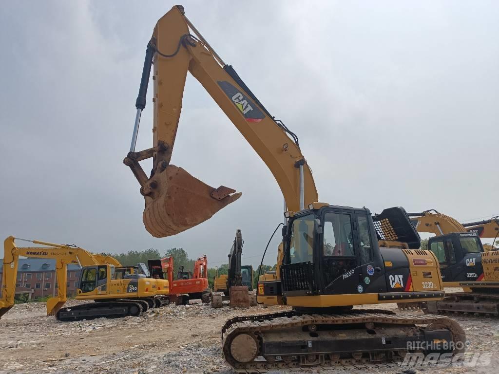 CAT 323D2L Raupenbagger