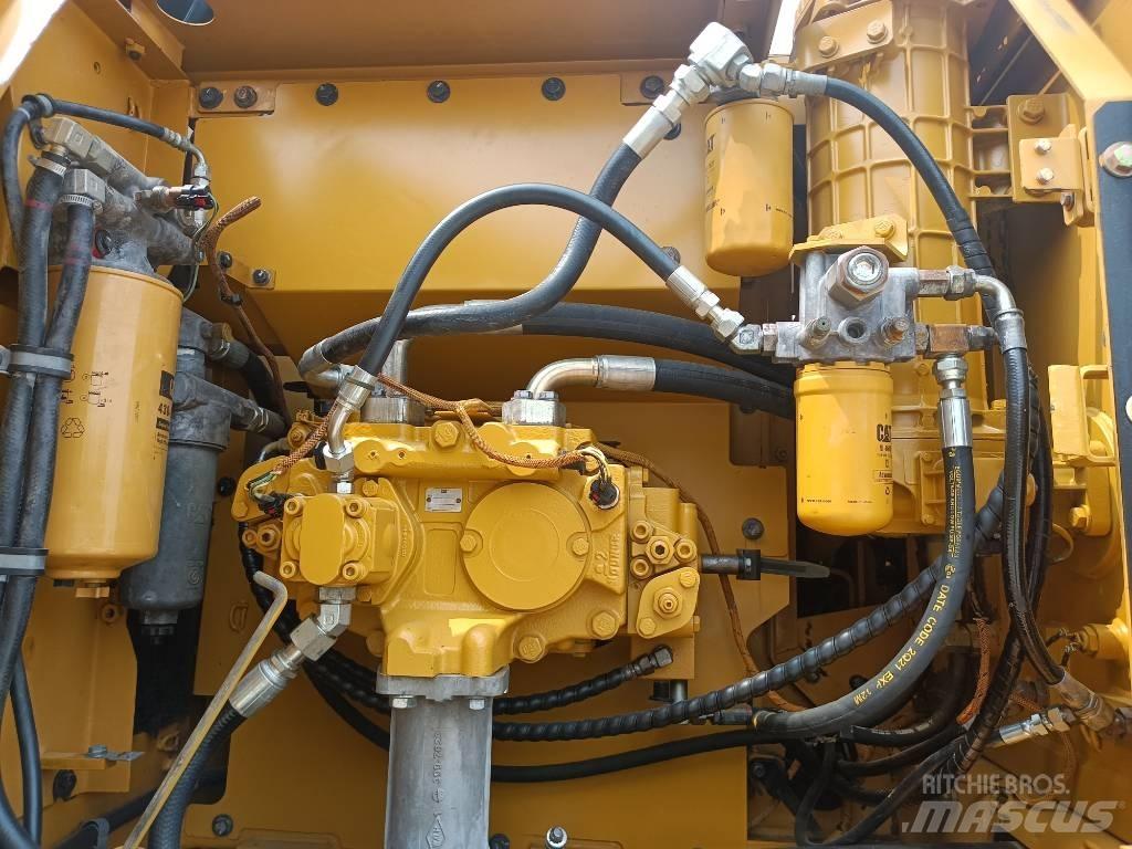 CAT 323D2L Raupenbagger