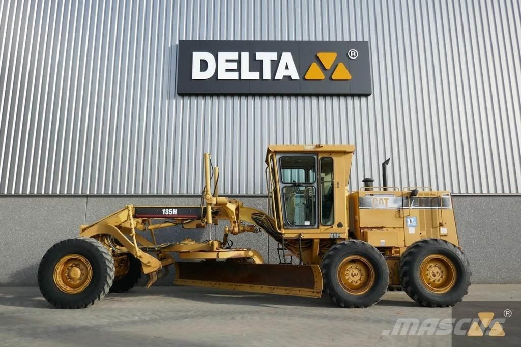 CAT 135H Grader