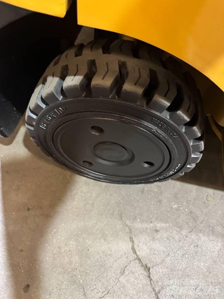 CAT FGC25N Andere Gabelstapler