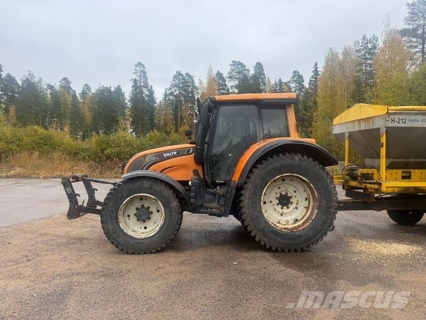 Valtra N142 Traktoren