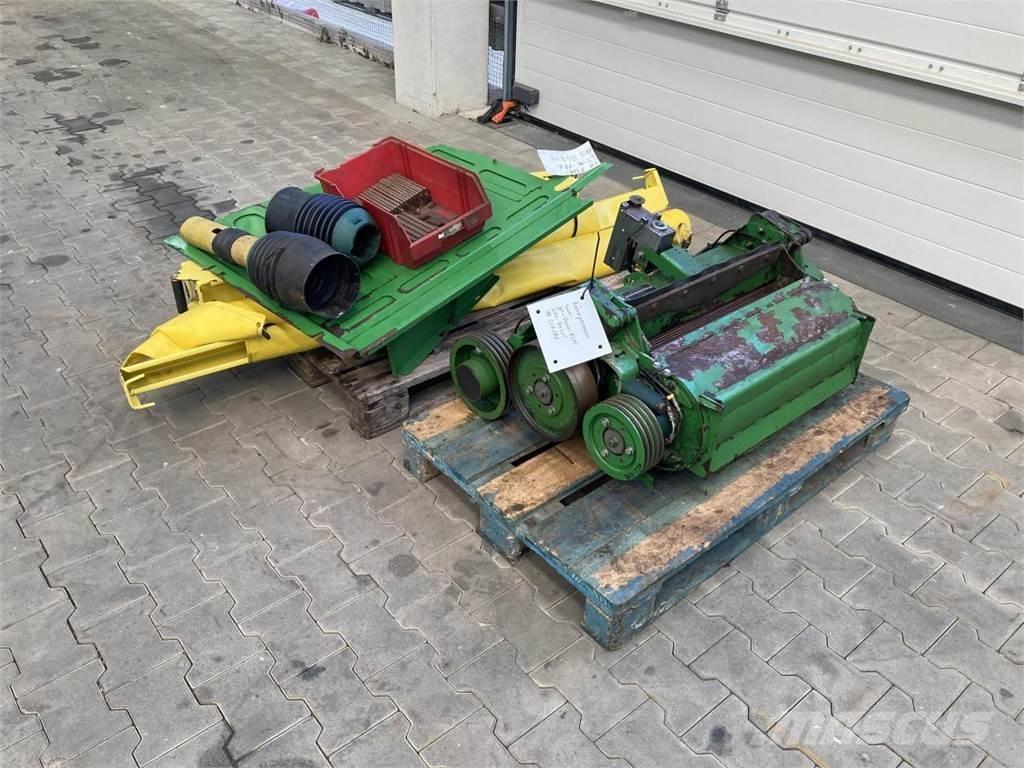 John Deere 8300 Selbstfahrende Häcksler