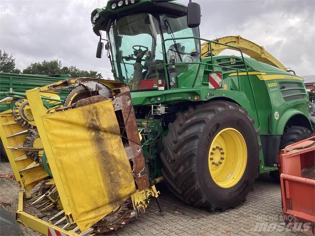 John Deere 8300 Selbstfahrende Häcksler