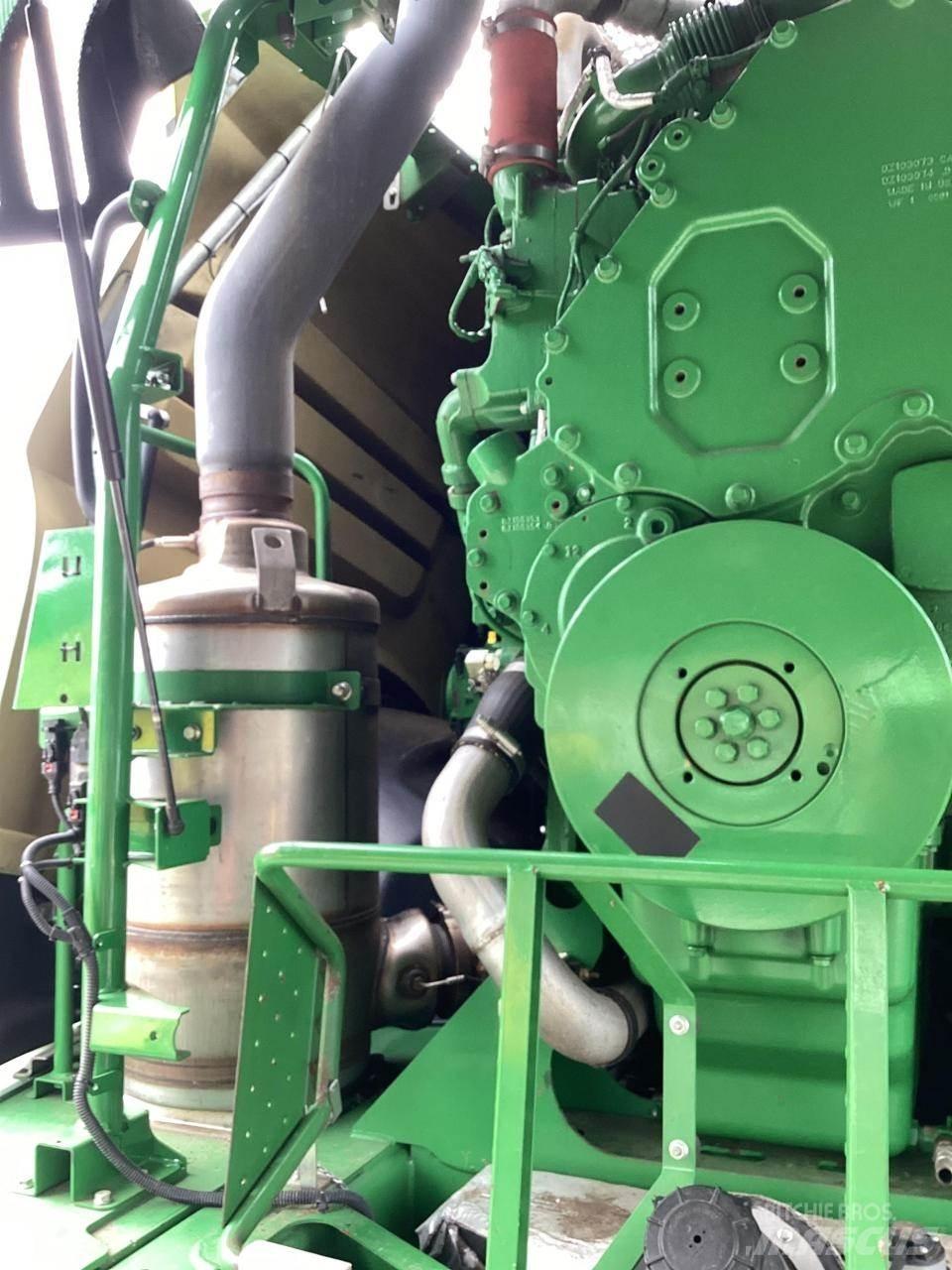 John Deere 8300 Selbstfahrende Häcksler