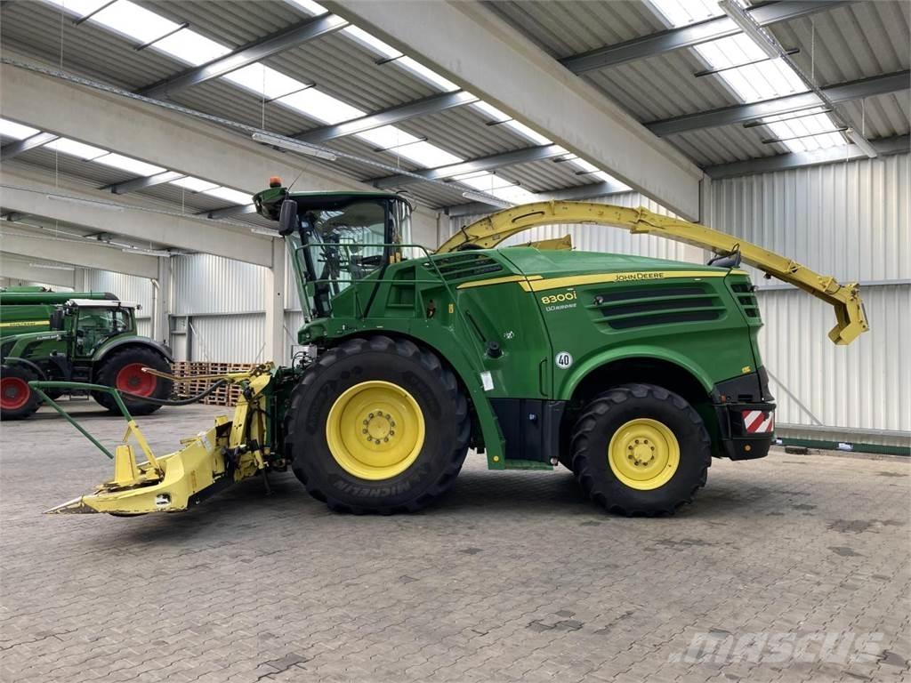 John Deere 8300 Selbstfahrende Häcksler