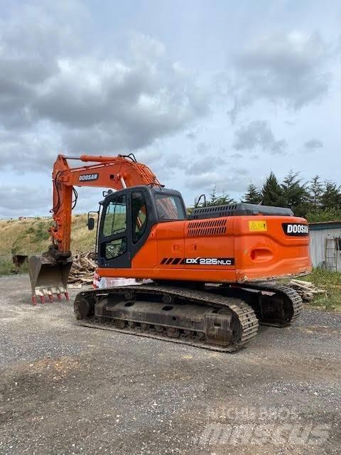 Doosan DX 225 NLC Raupenbagger
