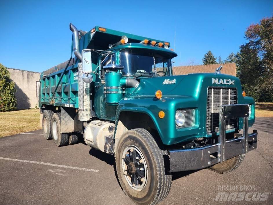 Mack 690S Kipper