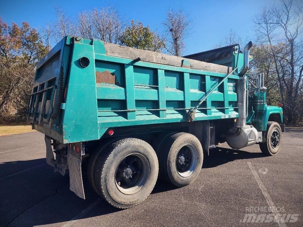 Mack 690S Kipper