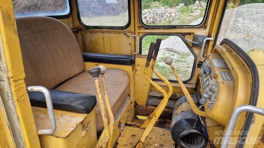 CAT D 4 D Bulldozer