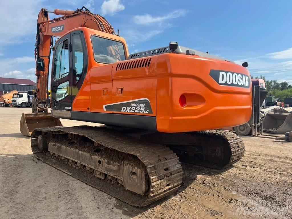 Doosan DX 225 LC Raupenbagger